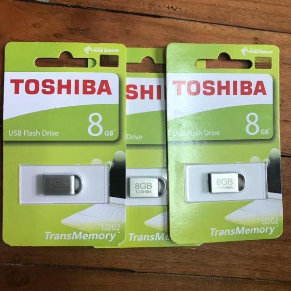USB Toshiba U202 8Gb 2.0 Vỏ Kim Loại Cao Cấp